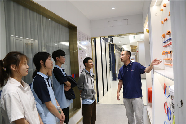 ʯ���f���A��X�W(xu��)У