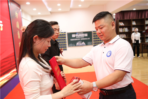 ʯ���f���A��X�W(xu��)У