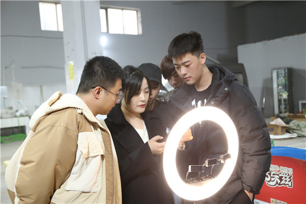 ʯ���f���A��X�WУ