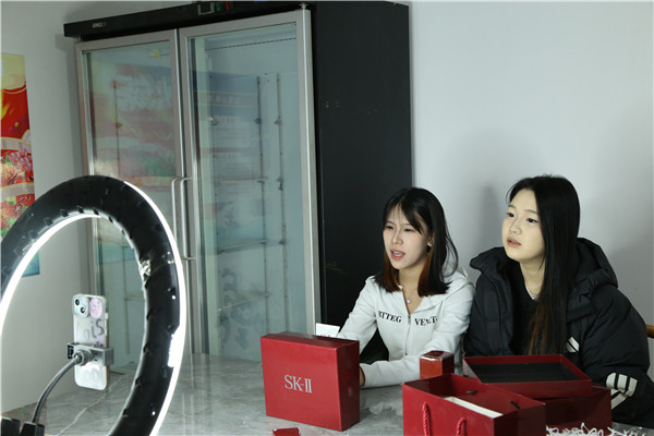 ʯ���f���A��X�WУ