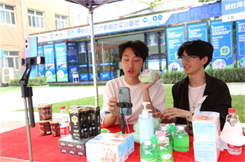 ʯ���f���A��X�WУ