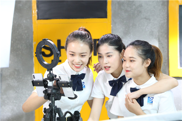 ʯ���f���A��X�WУ