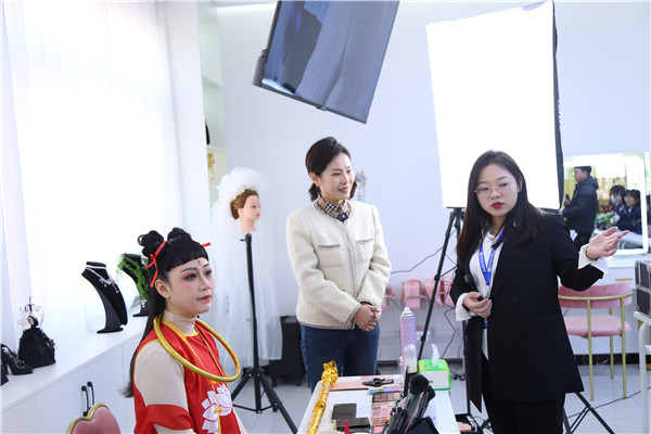 ʯ���f���A��X�W(xu��)У