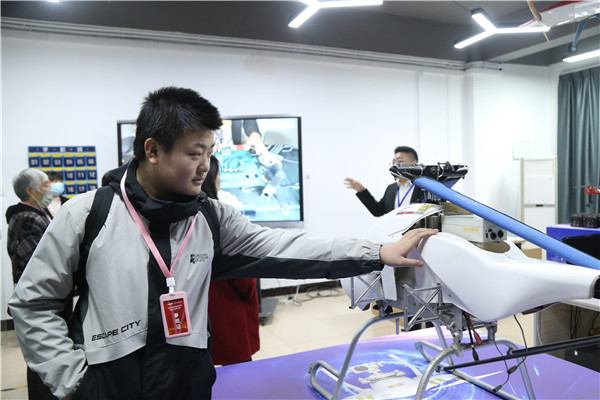 ʯ���f���A��X�WУ