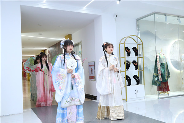 ʯ���f���A��X�W(xu��)У