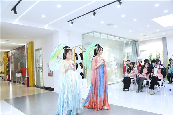 ʯ���f���A��X�W(xu��)У