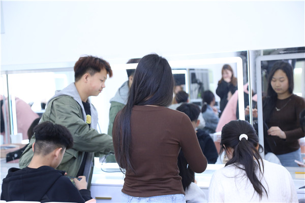 ʯ���f���A��X�W(xu��)У