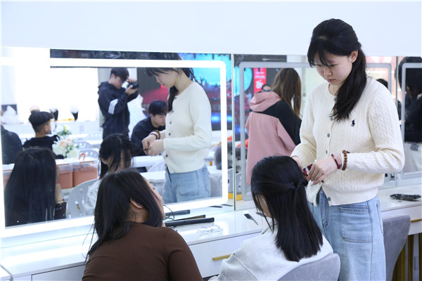 ʯ���f���A��X�W(xu��)У