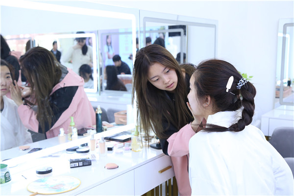 ʯ���f���A��X�W(xu��)У