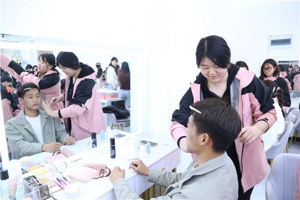 ʯ���f���A��X�W(xu��)У