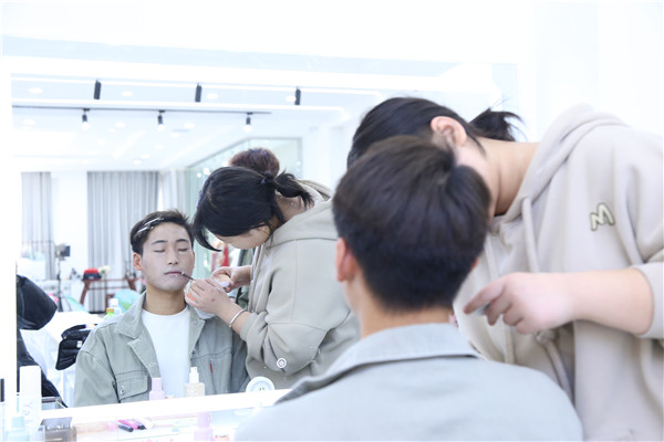 ʯ���f���A��X�W(xu��)У