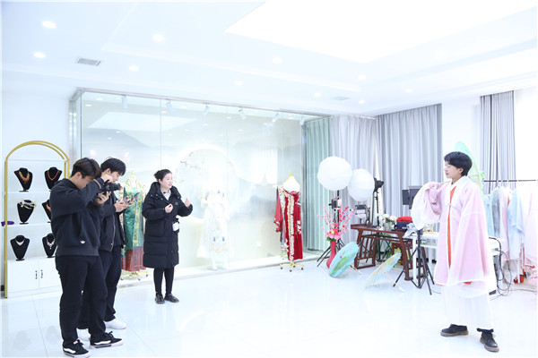 ʯ���f���A��X�W(xu��)У