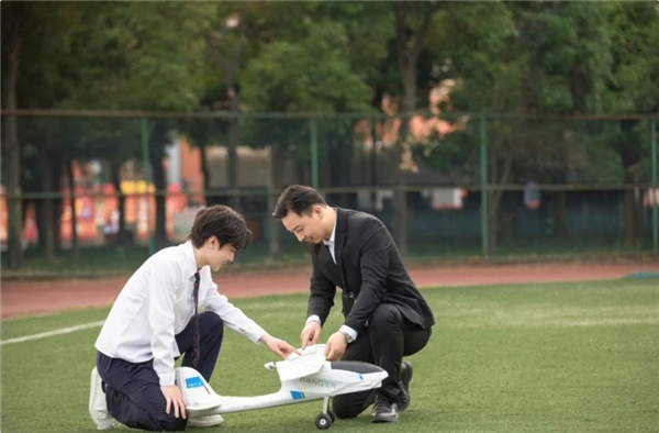 ʯ���f���A��X�WУ