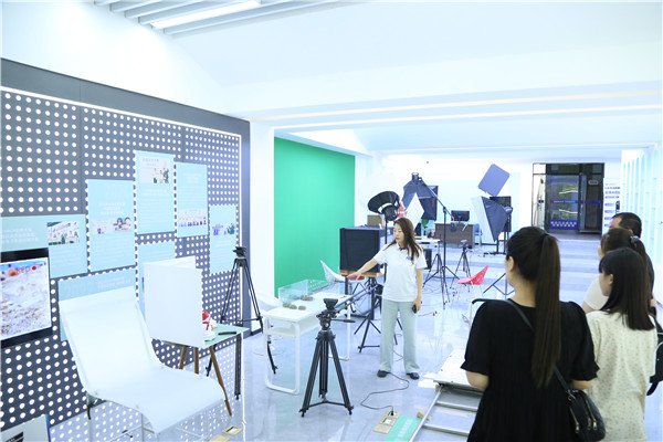 ʯ���f���A��X�WУ