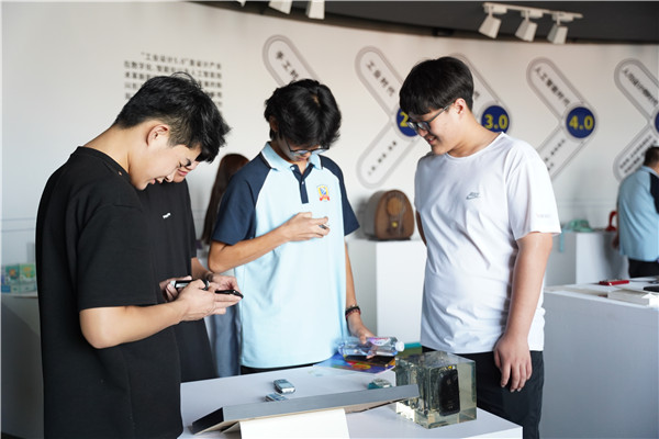 ʯ���f���A��X�W(xu��)У