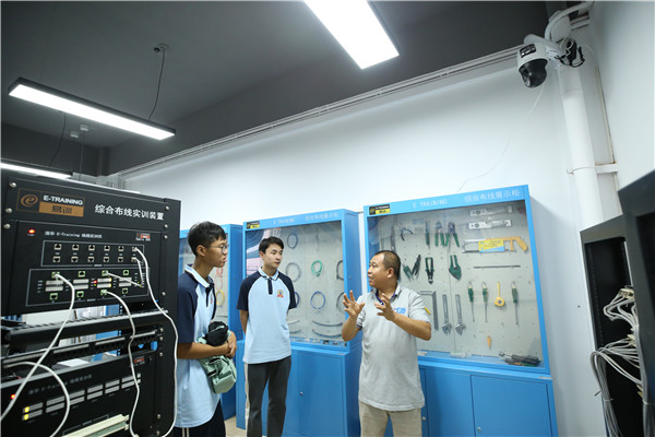 ʯ���f���A��X�W(xu��)У