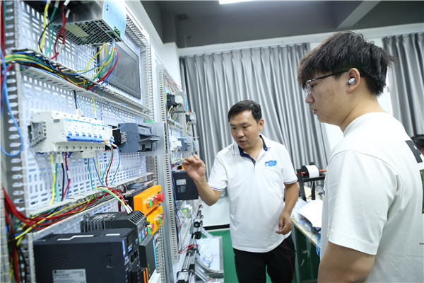 ʯ���f���A��X�W(xu��)У