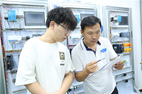 ʯ���f���A��X�W(xu��)У