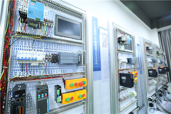 ʯ���f���A��X�W(xu��)У