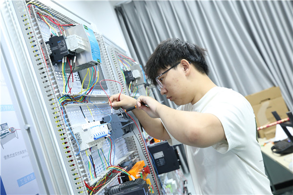 ʯ���f���A��X�W(xu��)У