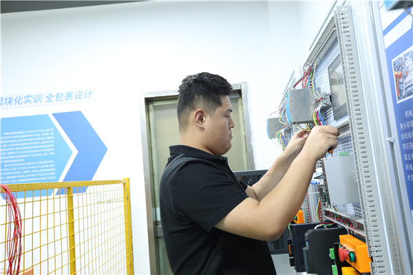 ʯ���f���A��X�W(xu��)У